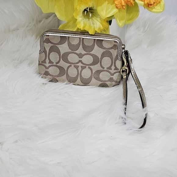 Coach wristlet monogram  tan color - Picture 3 of 11